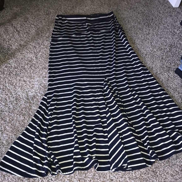 Striped maxi skirt - Picture 2 of 2
